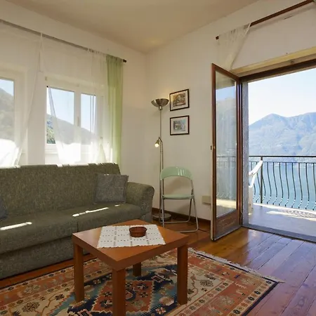 Semesterbostad Casa La Costa Tronzano Lago Maggiore